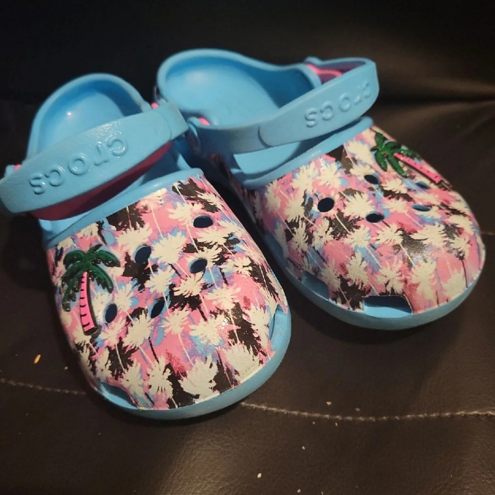 Crocs size J1